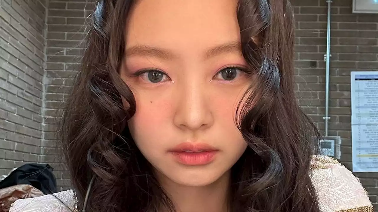 The Best Beauty Instagrams: Jennie Kim, Hailey Bieber, and More