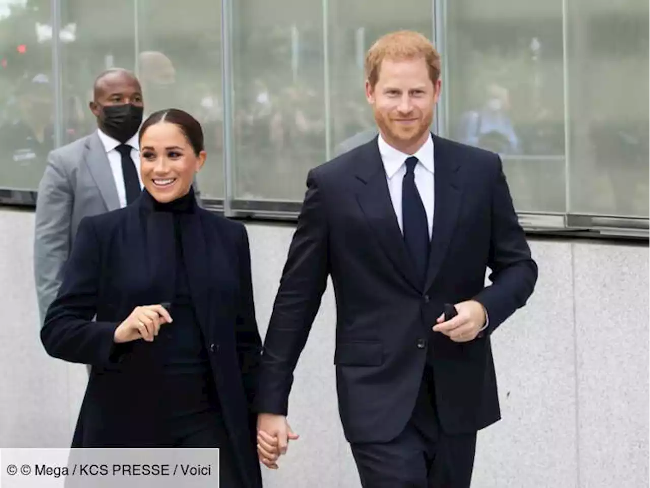 Meghan et Harry : les Sussex seraient prêts à discuter avec la famille royale à certaines conditions - Voici