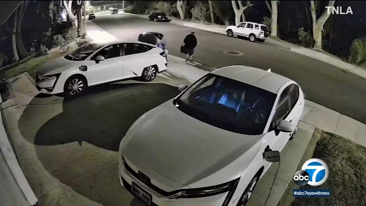 Caught on video: Thieves steal holiday gifts from unlocked car in Westlake Village