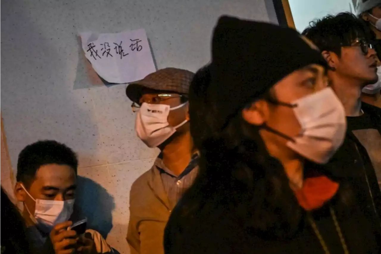 Chinese Authorities Clash With 'Zero-Covid' Lockdown Protest...