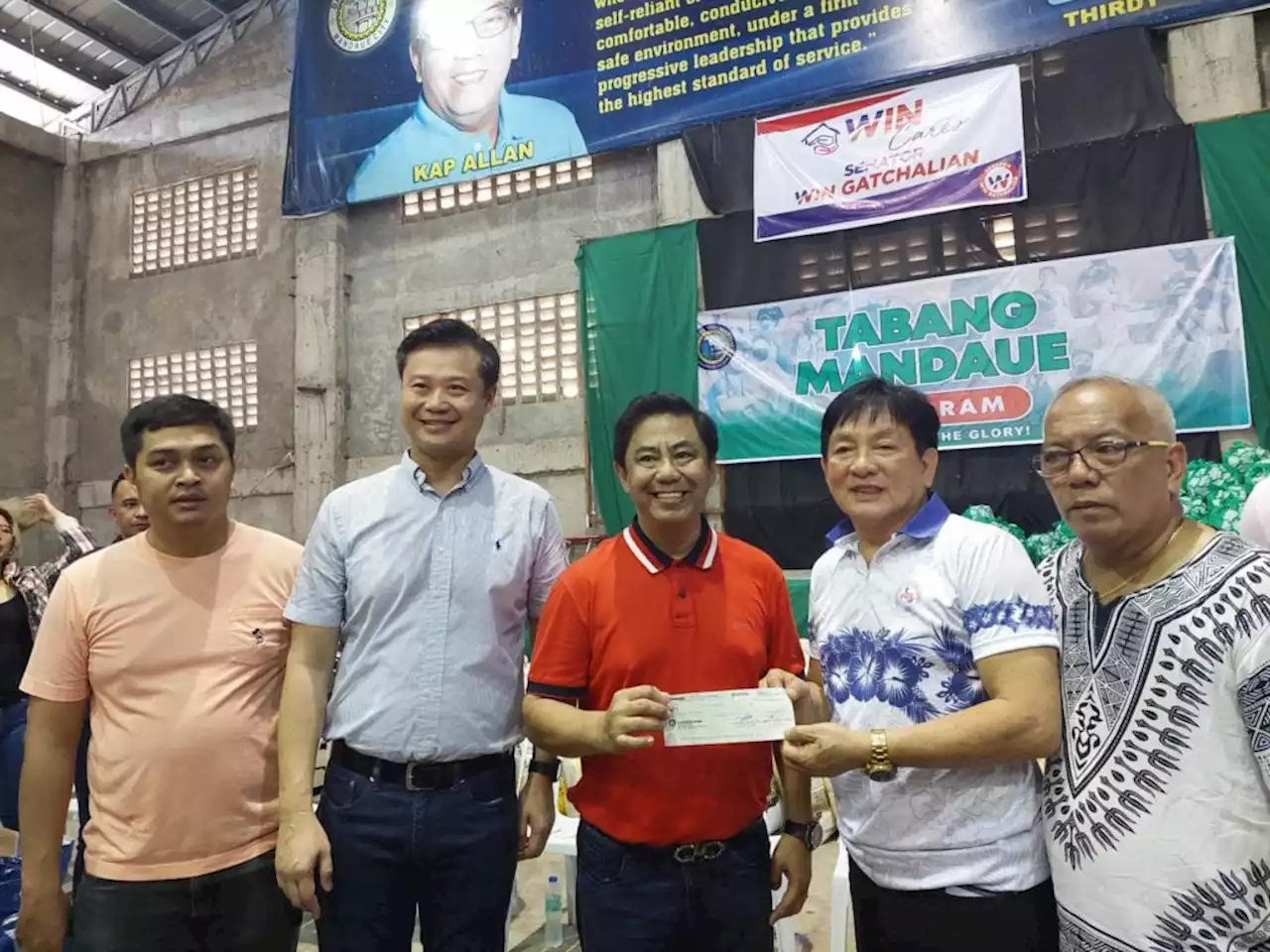 Lapu-Lapu Mayor donates P1M for Mandaue fire victims