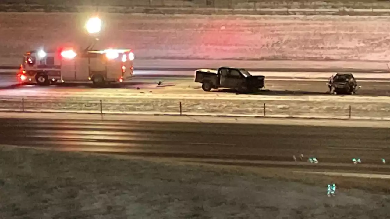 1 man dead, 1 in custody after fatal head-on crash on Deerfoot Trail