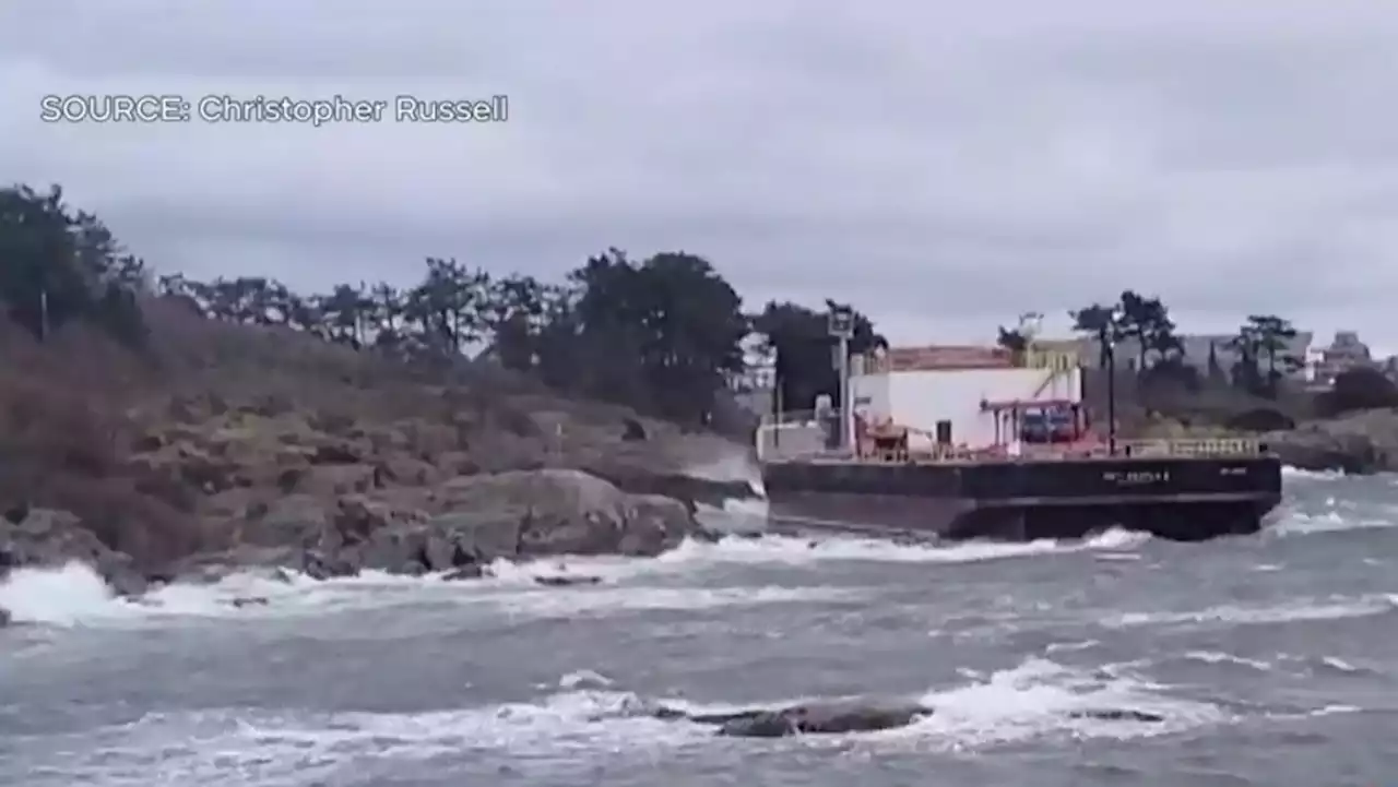 Barge still stuck along Esquimalt coast following windstorm