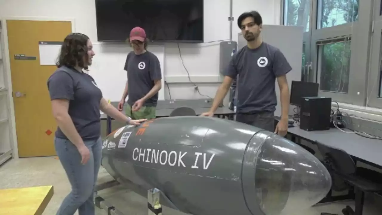 UVic students race submarine in international competition