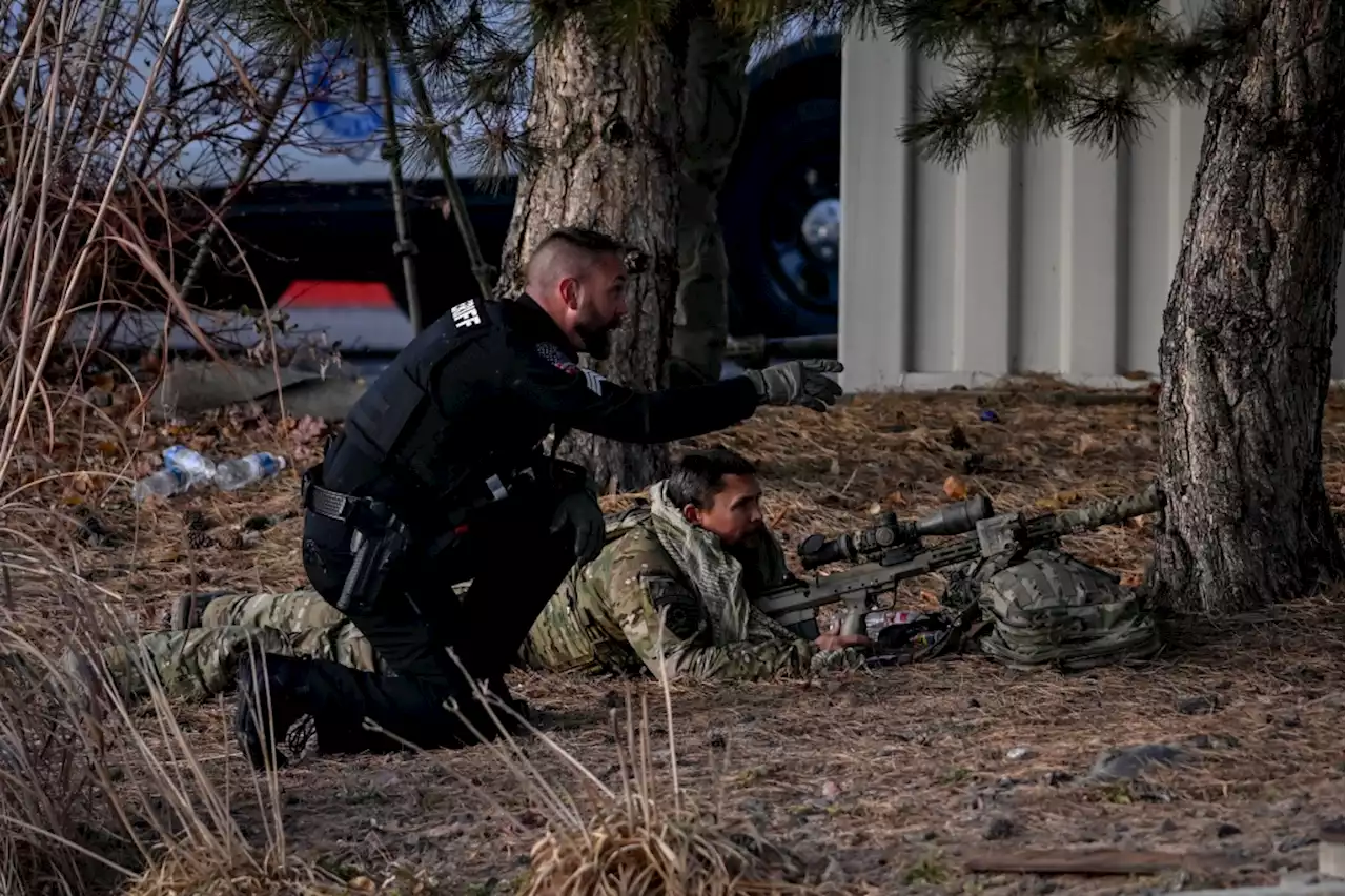 Suspected bank robber barricaded in Greenwood Village hotel room surrenders to police