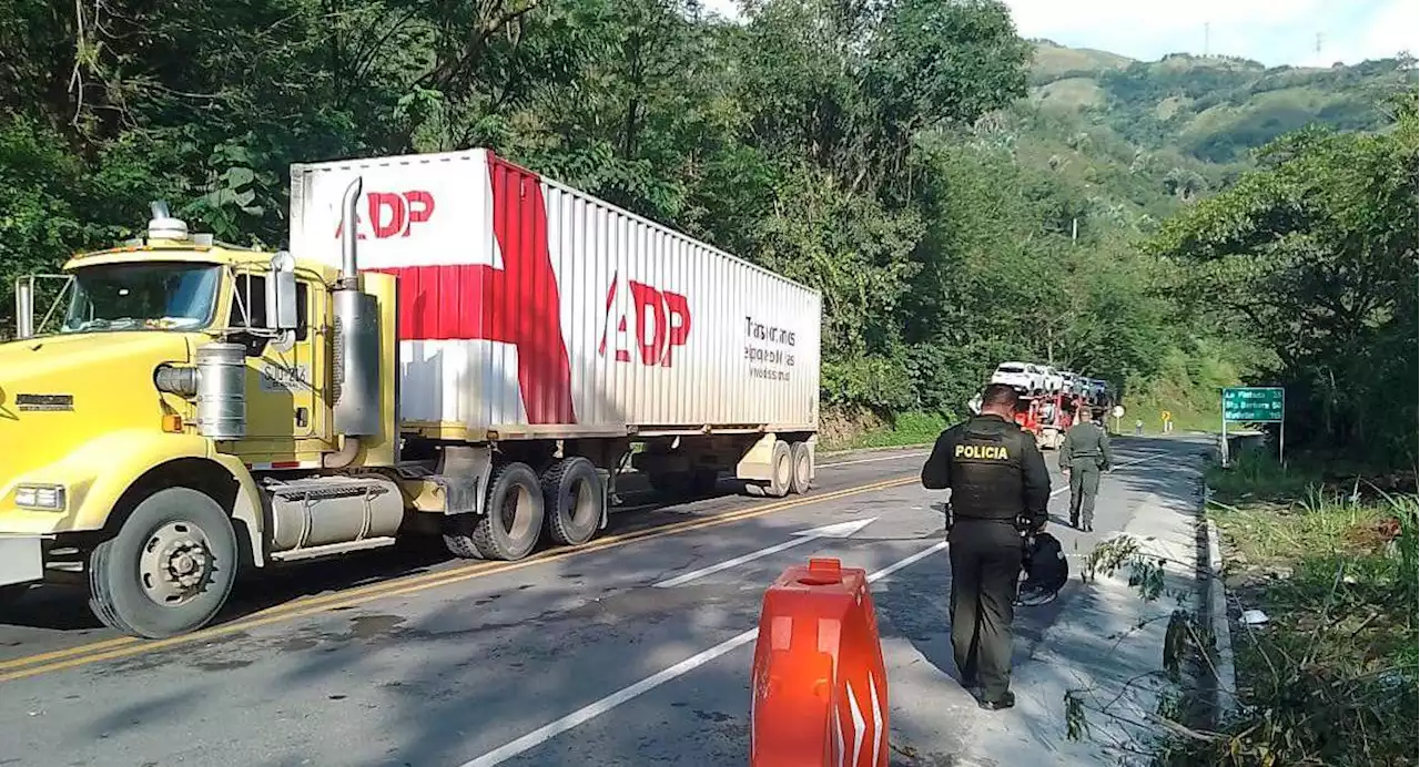 Ya hay paso: mineros desbloquearon la vía Medellín - Manizales, pero anunciaron protestas para el lunes