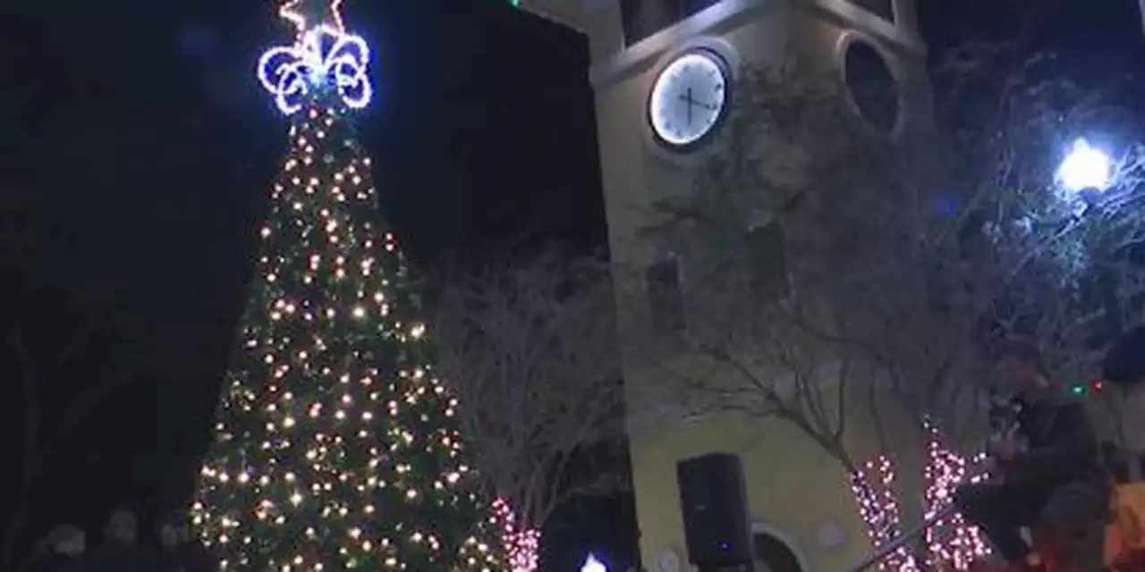 City of Daphne decks the halls