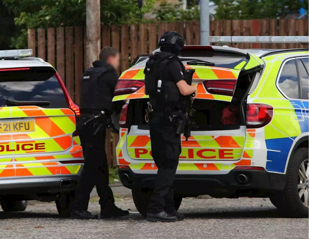 Armed cops sent to incident in Glasgow as street taped off