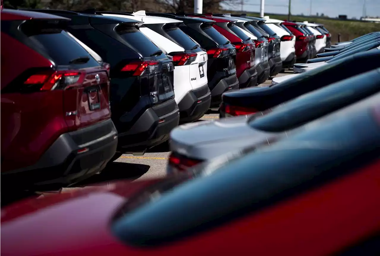 November auto sales in Canada up from year ago, report says