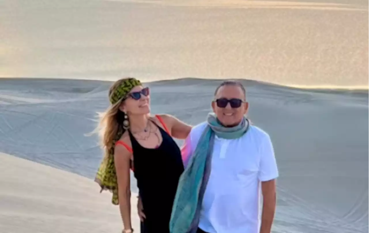 Em dia de folga, Galvão Bueno aproveita passeio no deserto do Qatar com esposa