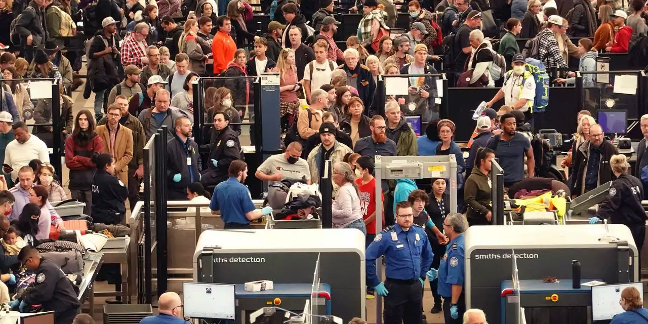 How the smartest travelers avoid waiting in lines