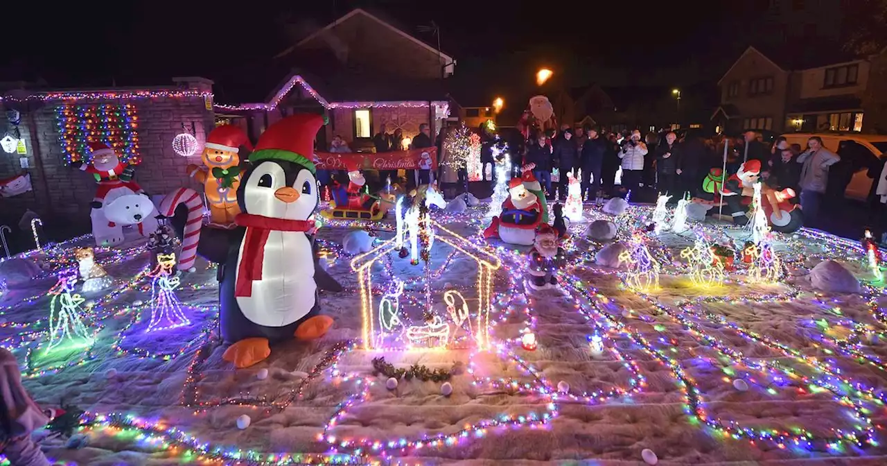 Crowds flock to home's dazzling £11k Christmas lights and 'winter wonderland'