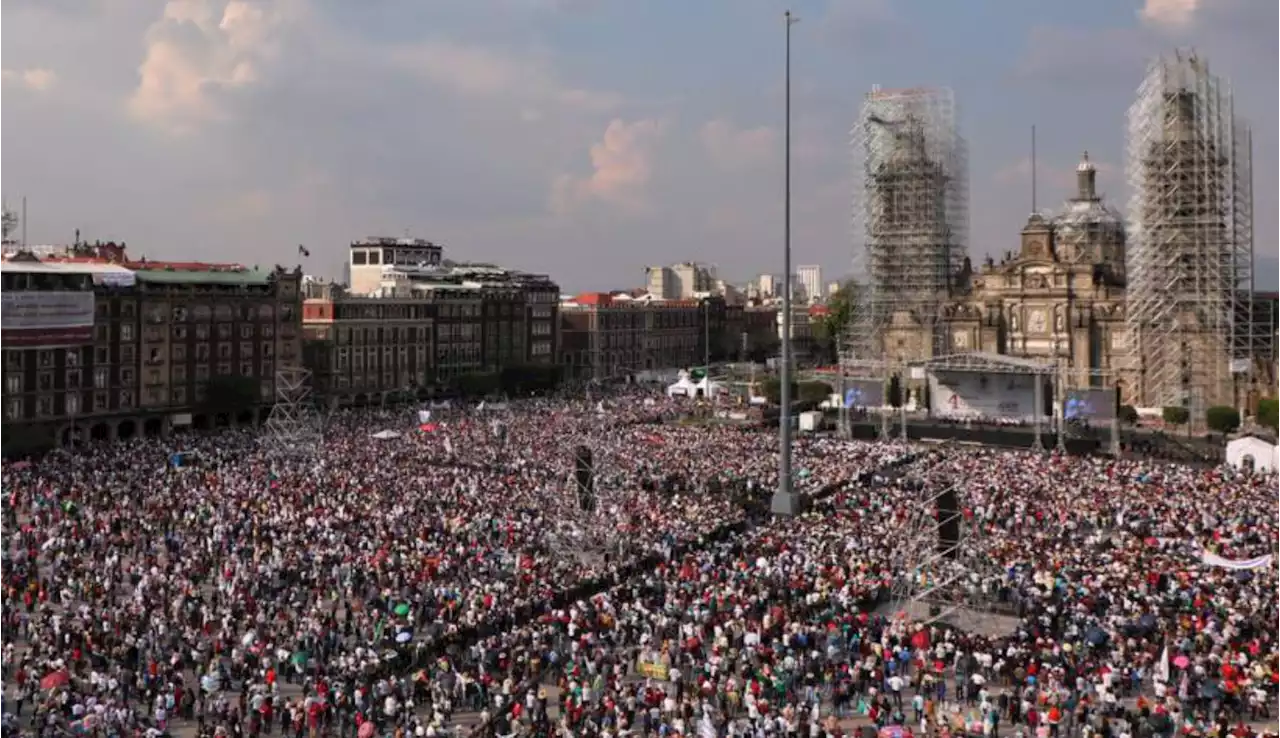 PRD denuncia ante el INE a AMLO por acarreo en marcha del 27