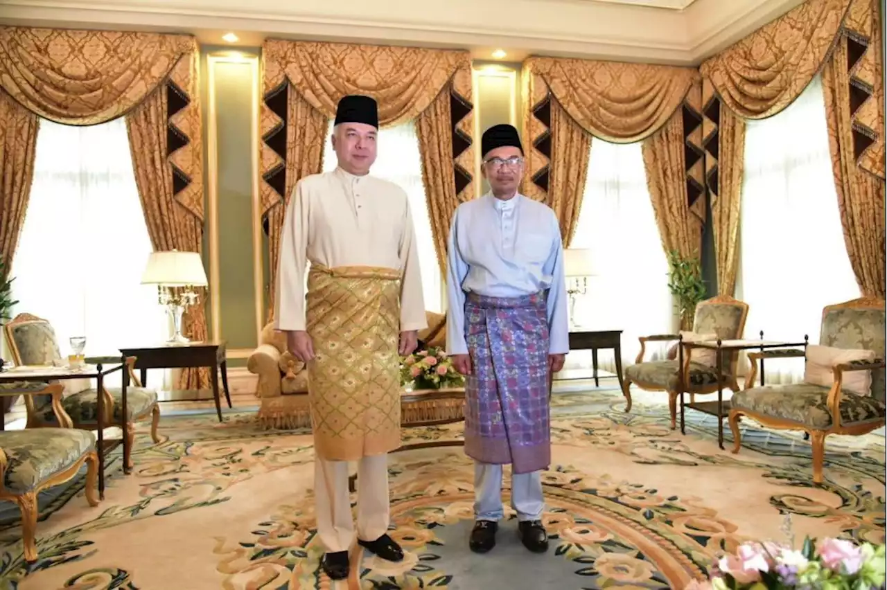 Sultan Nazrin terima menghadap PM di Istana Kinta | The Malaysian Insight