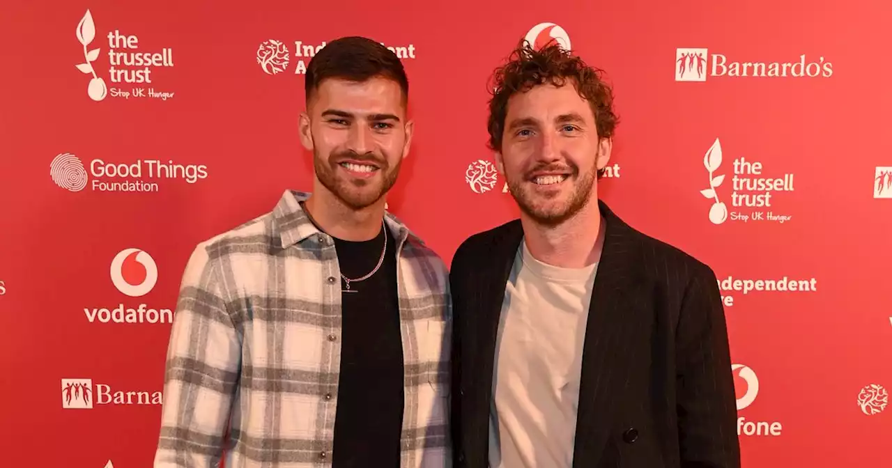 Owen Warner and lookalike brothers meet I'm A Celeb's Seann on red carpet