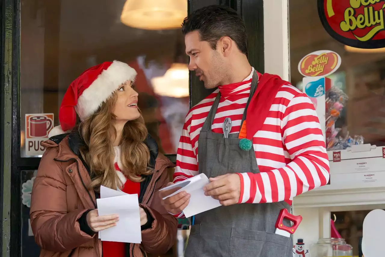 How to watch the four new Hallmark Christmas movies this weekend (12/2-12/4)