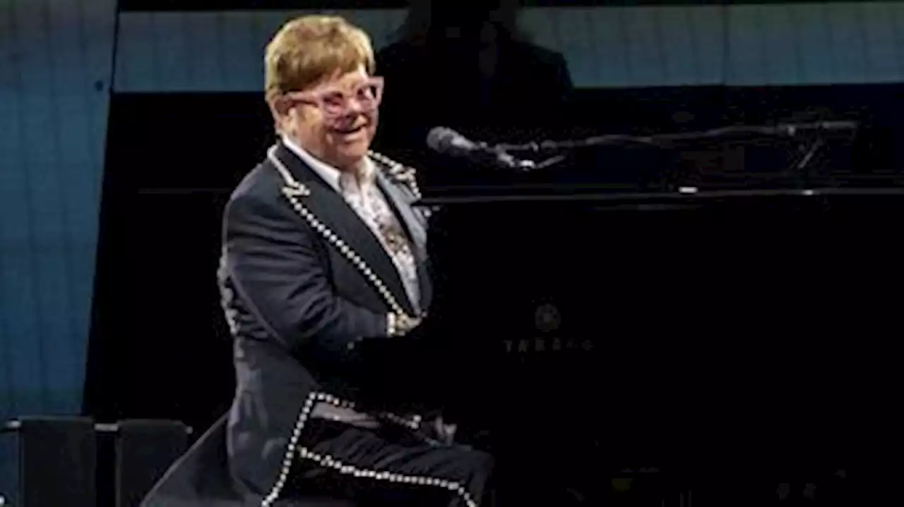 Elton John será a principal atração do Festival de Glastonbury em sua turnê de despedida