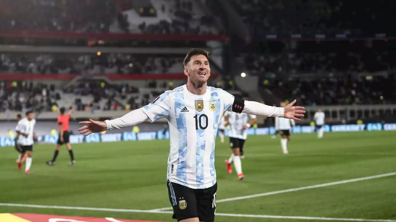 Como Maradona hace 30 años, Messi lleva el peso ante Australia