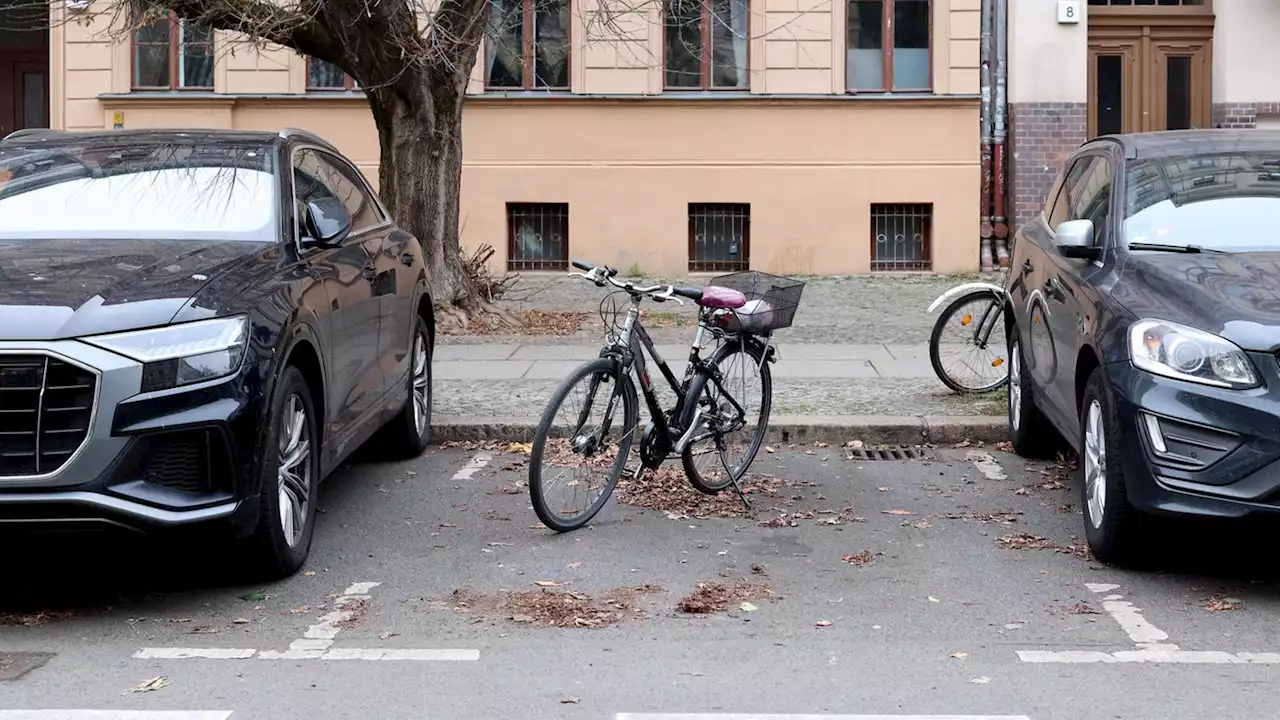 Berlin: Fahrräder dürfen bald kostenlos auf Parkplätzen für Autos geparkt werden