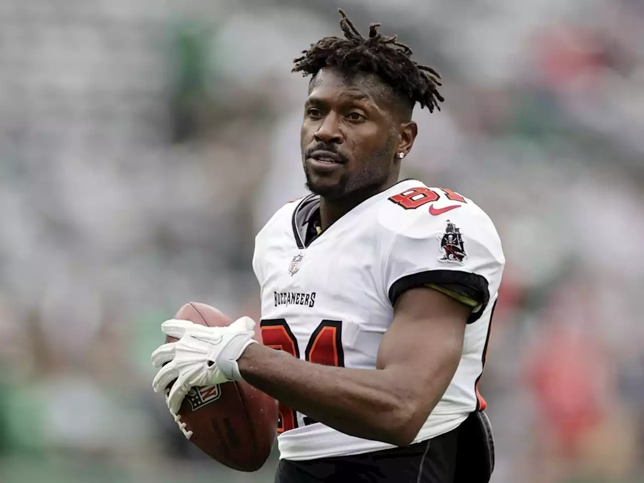 Antonio Brown faces arrest warrant for domestic incident