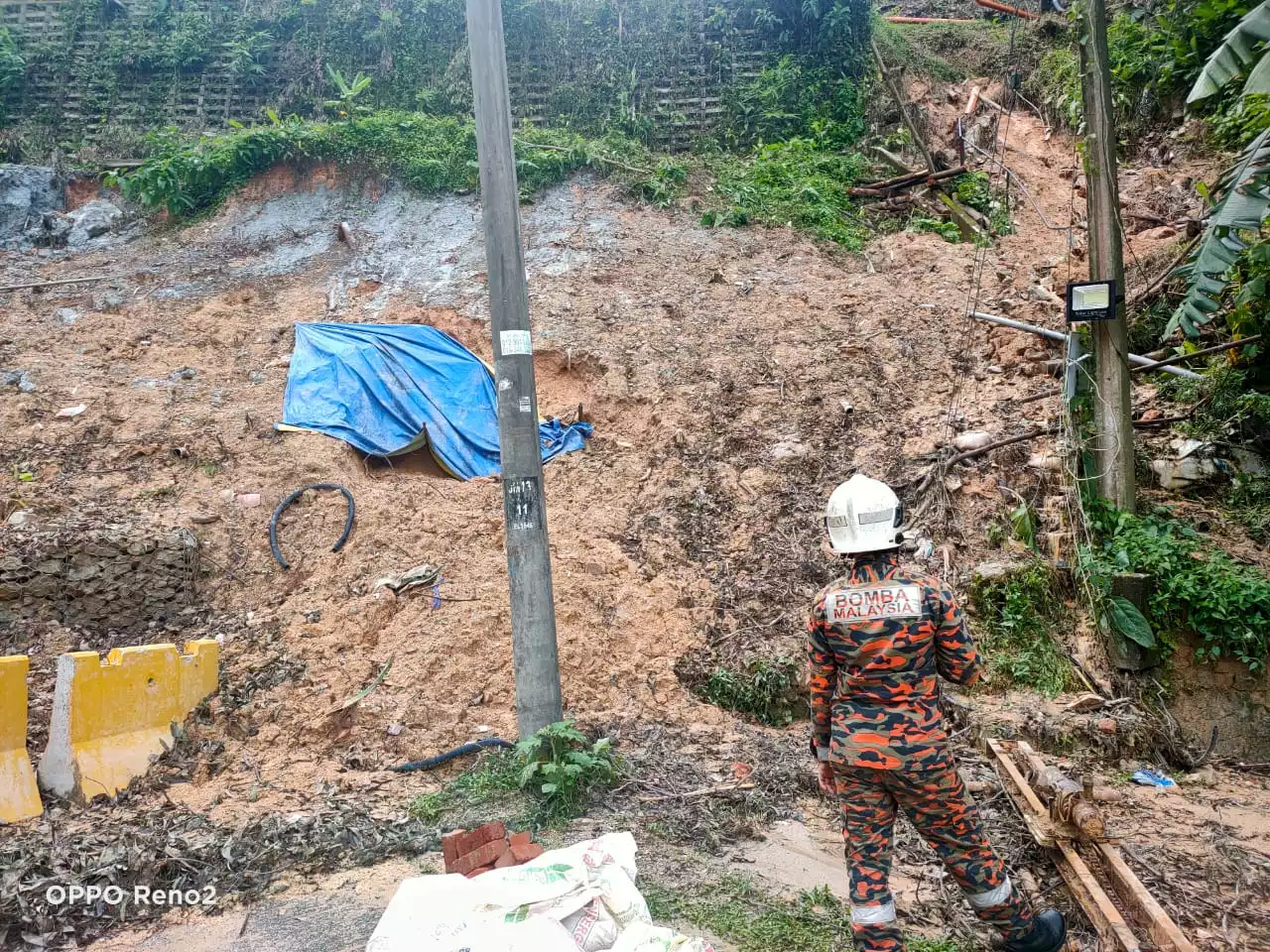 Hujan lebat akibatkan tanah runtuh di Ampang