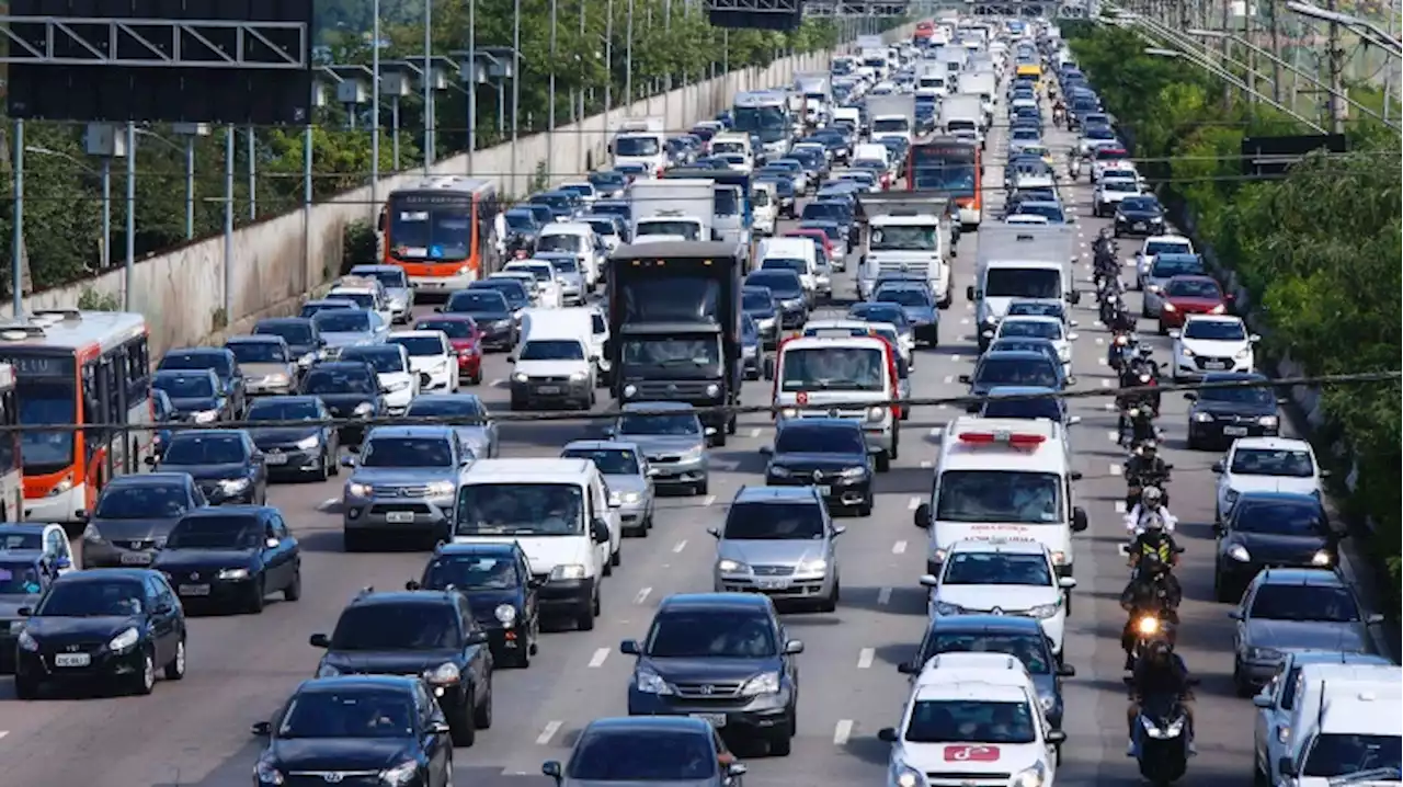 Cidade de São Paulo bate 474km de trânsito antes de jogo do Brasil na Copa