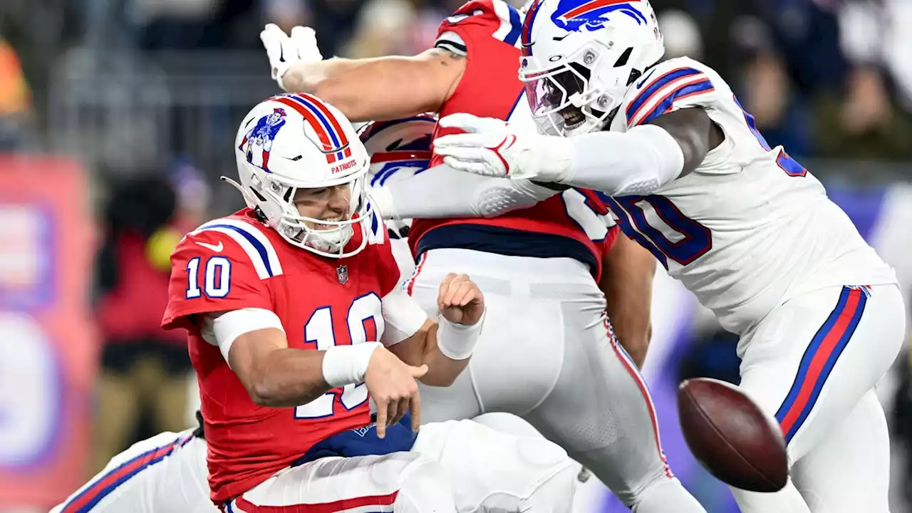 Mac Jones appeared to yell 'throw the (expletive) ball' on New England Patriots sideline during TNF