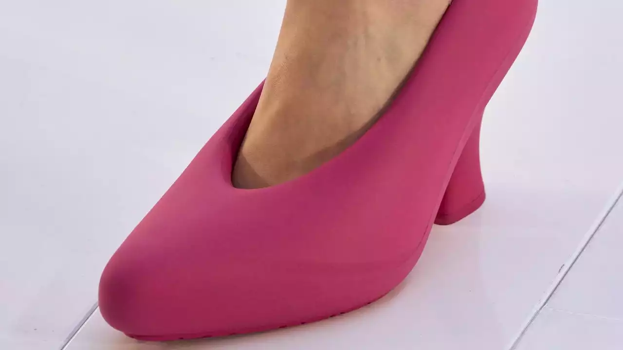 Estos son los zapatos de tacón más juguetones estilo Barbiecore que vas a querer llevar