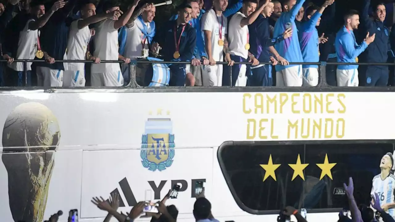 Huge crowds welcome Argentina team after World Cup victory