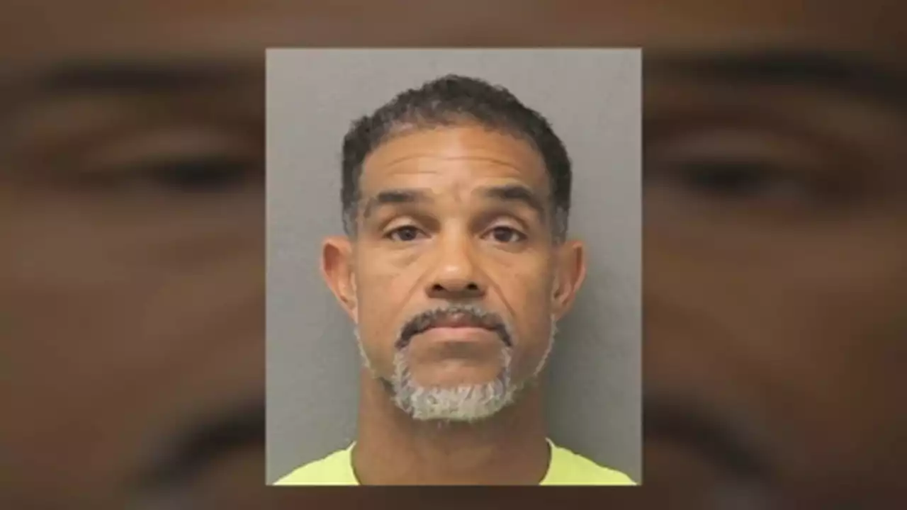 Houston police looking for man accused of sexually assaulting child for 4 years