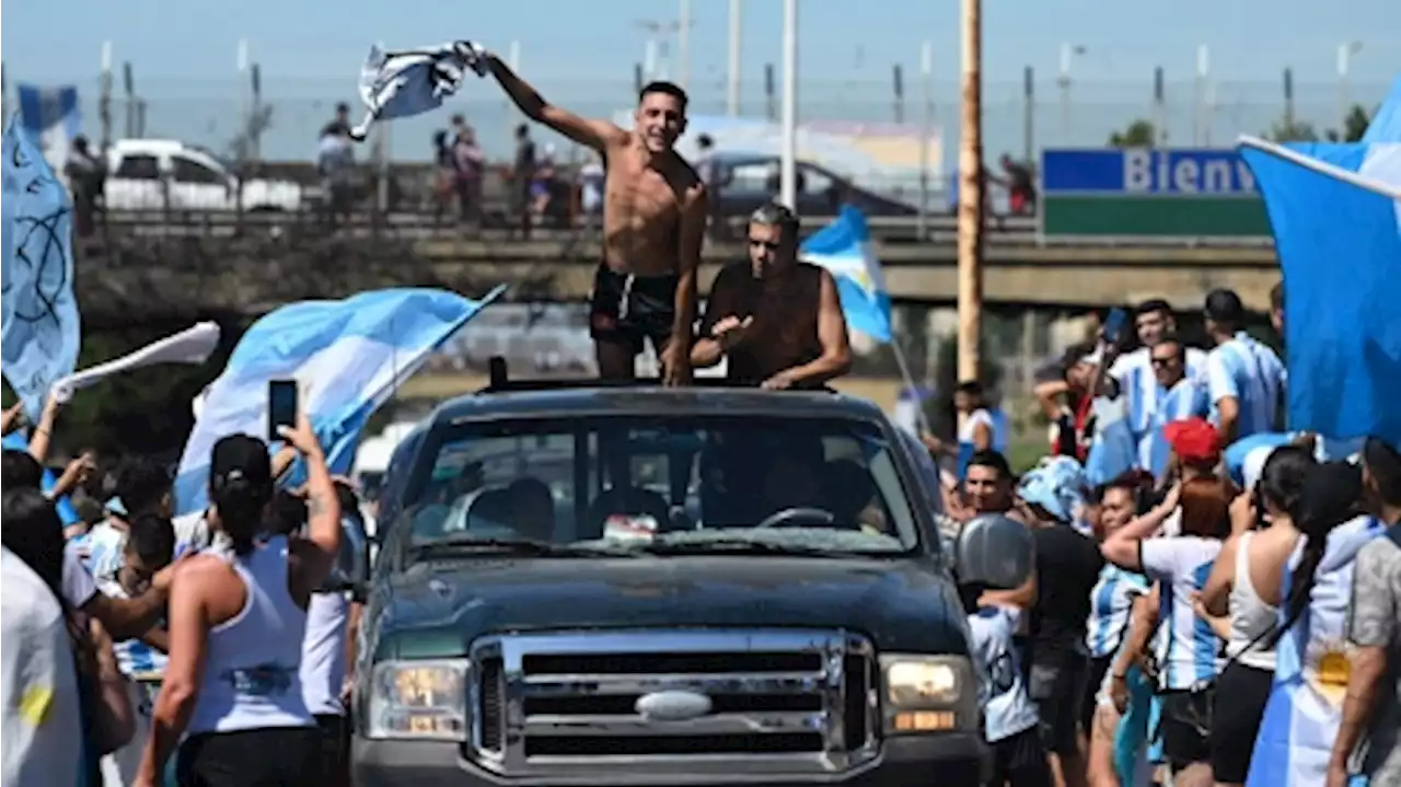 Mensaje de la Selección: 'Los futbolistas saludarán a los hinchas desde autopista y 9 de Julio'