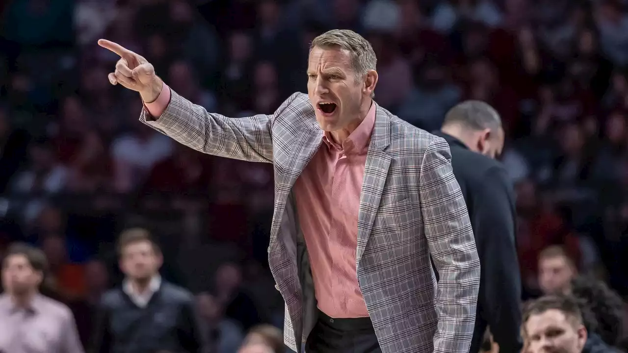 Alabama falls in AP poll after loss to Gonzaga