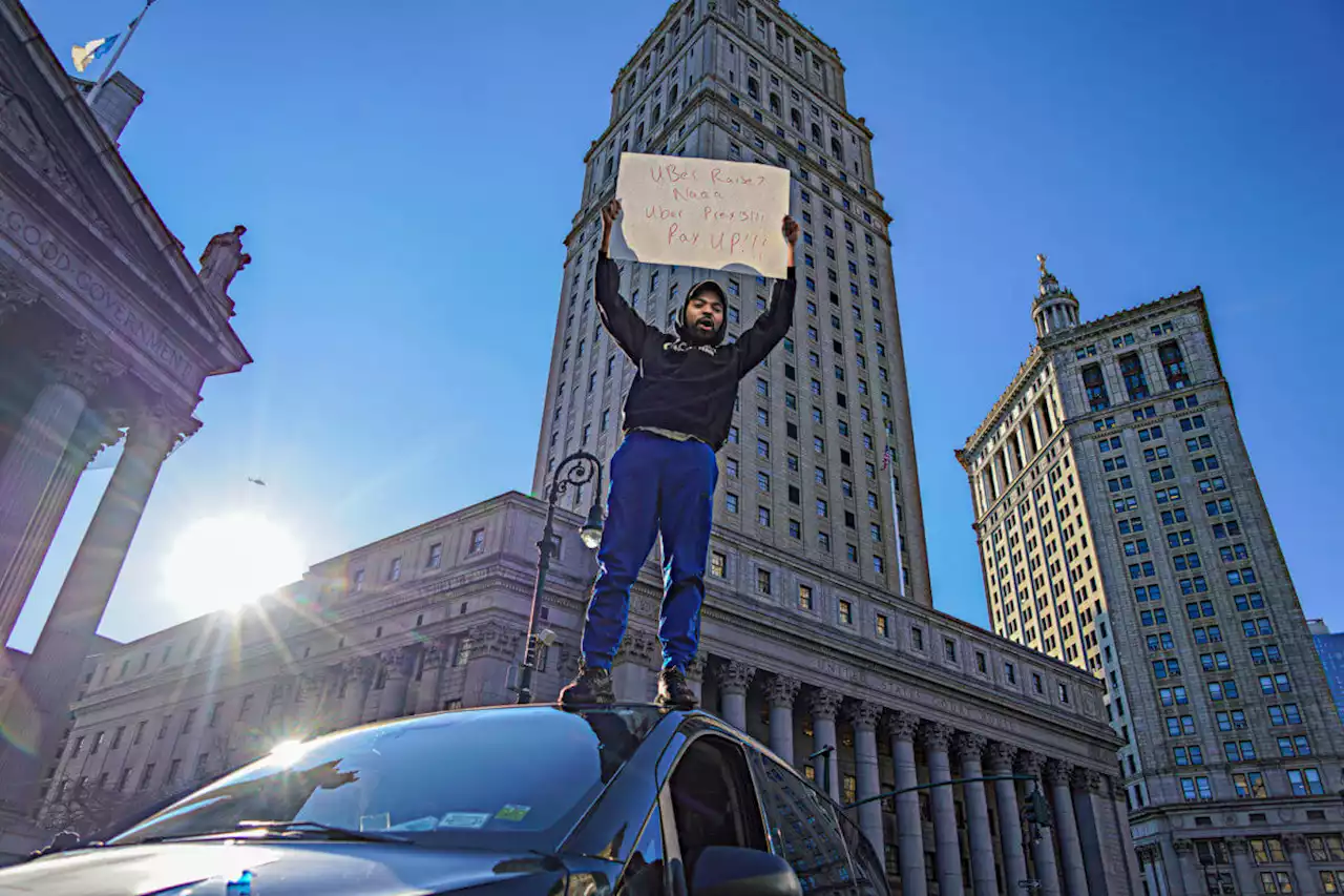 App drivers strike in Lower Manhattan over Uber lawsuit hitting brakes on wage increase | amNewYork