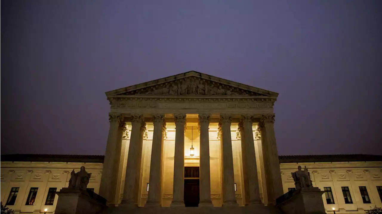 Supreme Court temporarily halts end of Title 42 immigration policy