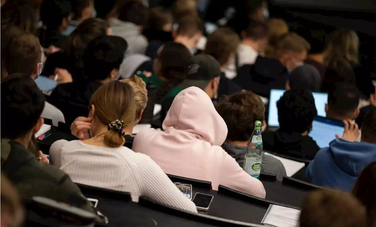 Offensive Rekrutierung – Uni Basel kämpft gegen Studierenden-Rückgang