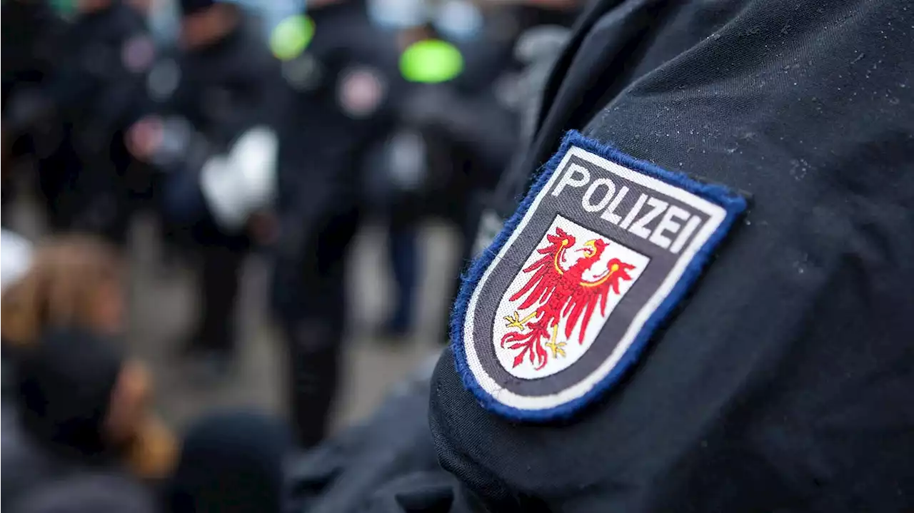 Ermittlungen gegen gewalttätige Männer – Razzia in Frankfurt und Cottbus