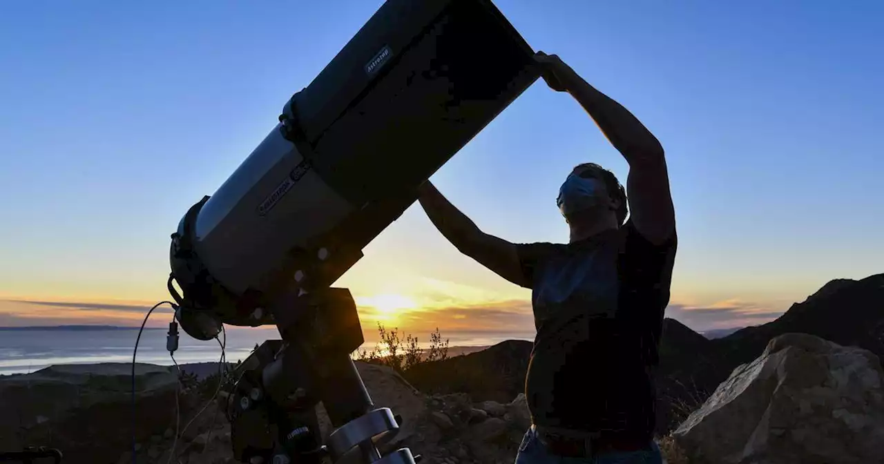 Stargazers and astronomy buffs: How to view five planets and other celestial marvels during the holidays