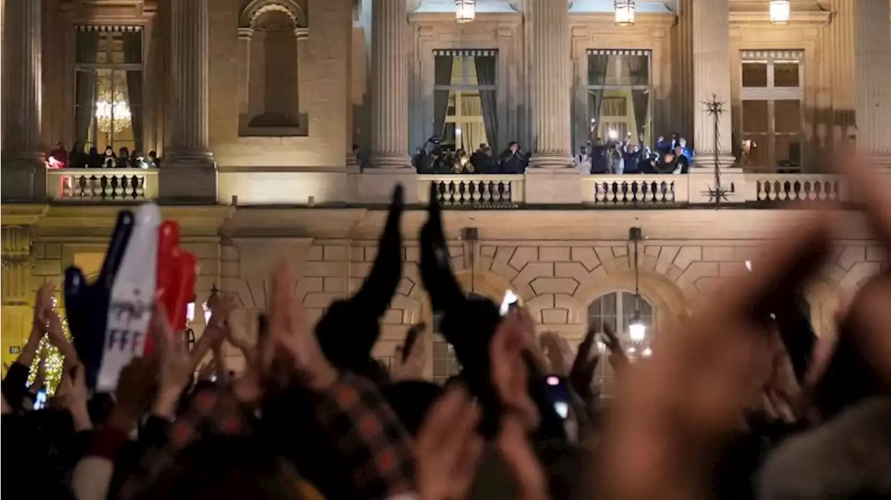 Fans feiern Frankreichs Nationalelf in Paris