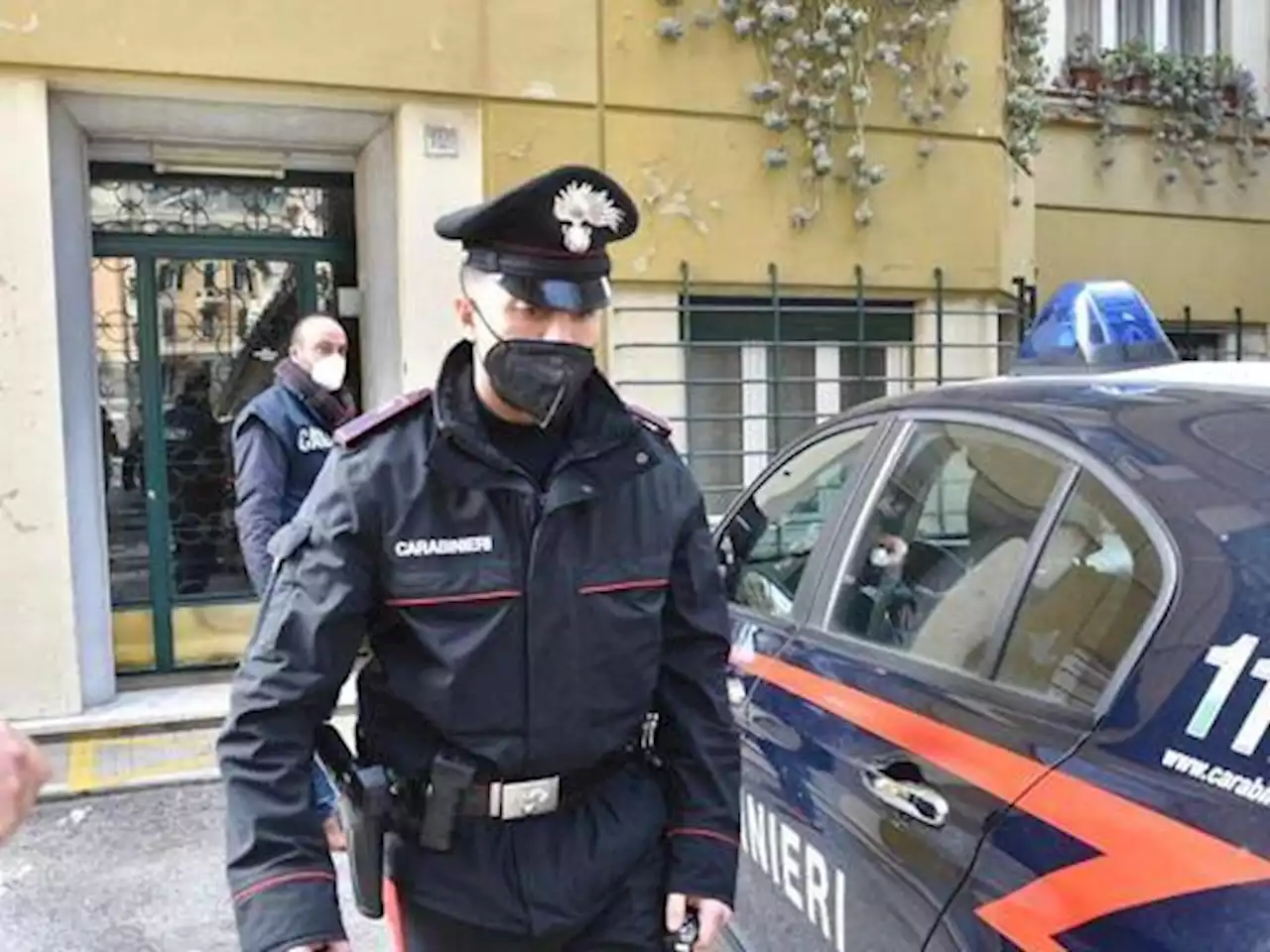 Camposano, 14enne piazza una bomba davanti al bar per vendicarsi della titolare