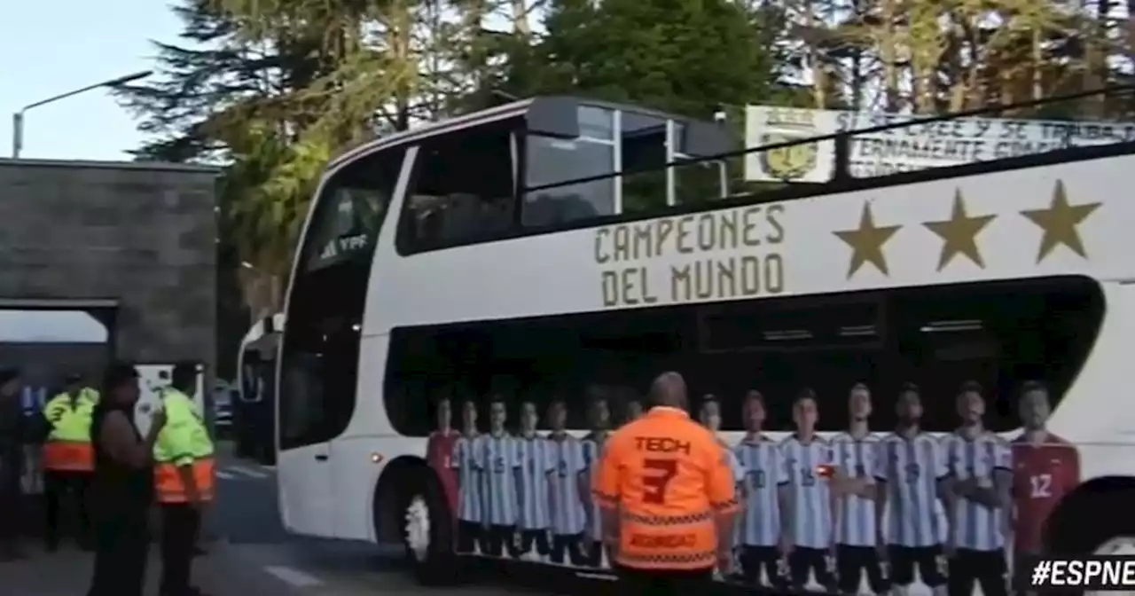 Así es el micro que transportará a los campeones del mundo