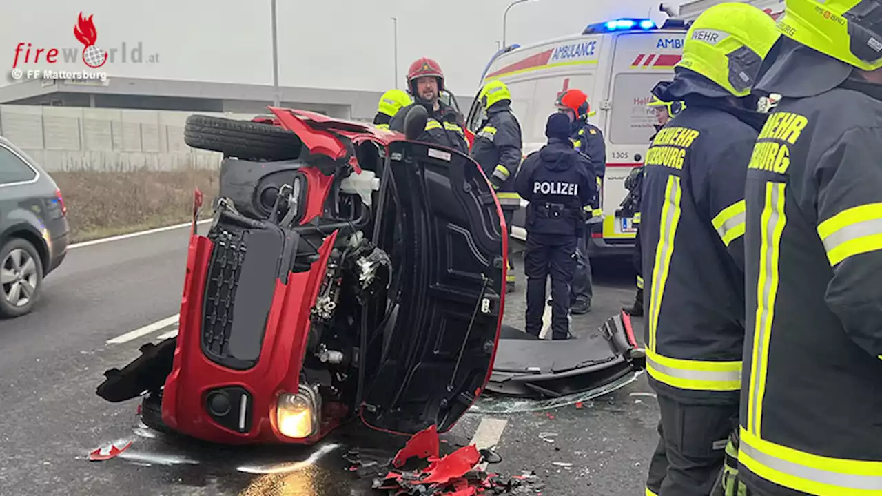 Bgld: Unfall auf B 50 in Mattersburg / Walbersdorf → Person in seitlich liegendem Auto eingeschlossen