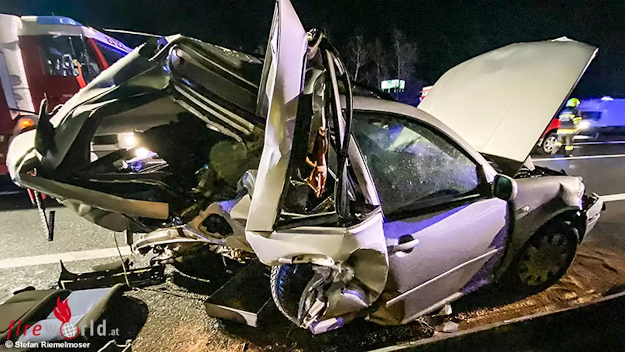 Stmk: Schwerer Auffahrunfall mit extremer Verformung, aber glimpflichem Ausgang auf der A9 bei Mautern