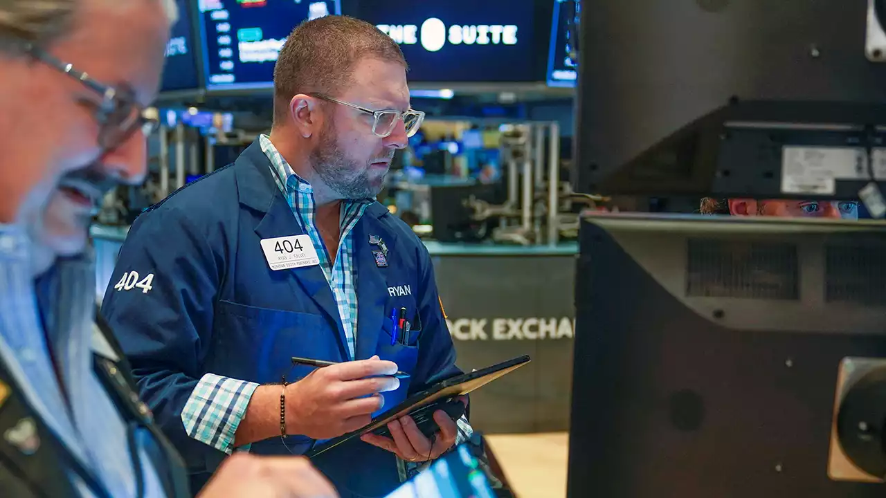 STOCK MARKET NEWS: Stocks flat, oil slides, housing starts fall