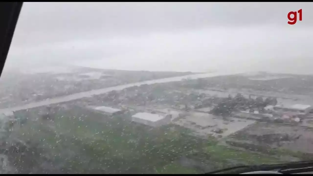 Chuva causa mortes, deixa carros submersos e bloqueia rodovias de SC; FOTOS