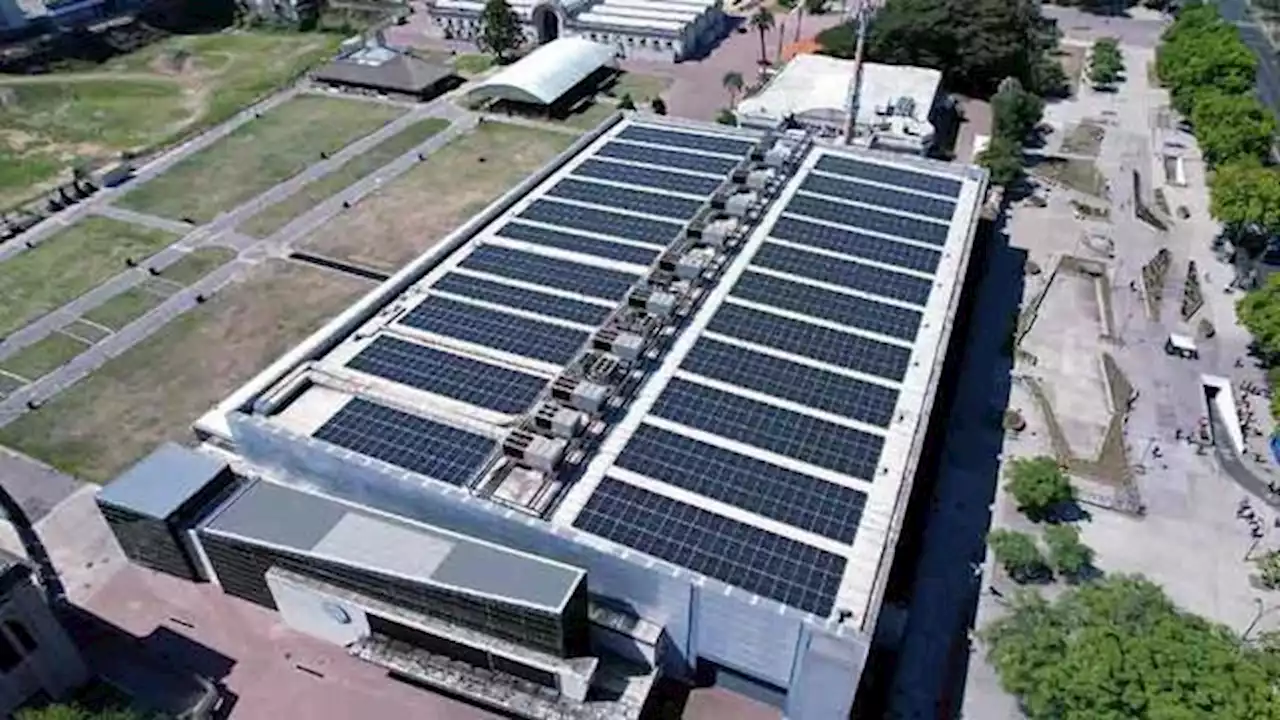 Energía solar: La Rural monta parque más grande de Buenos Aires