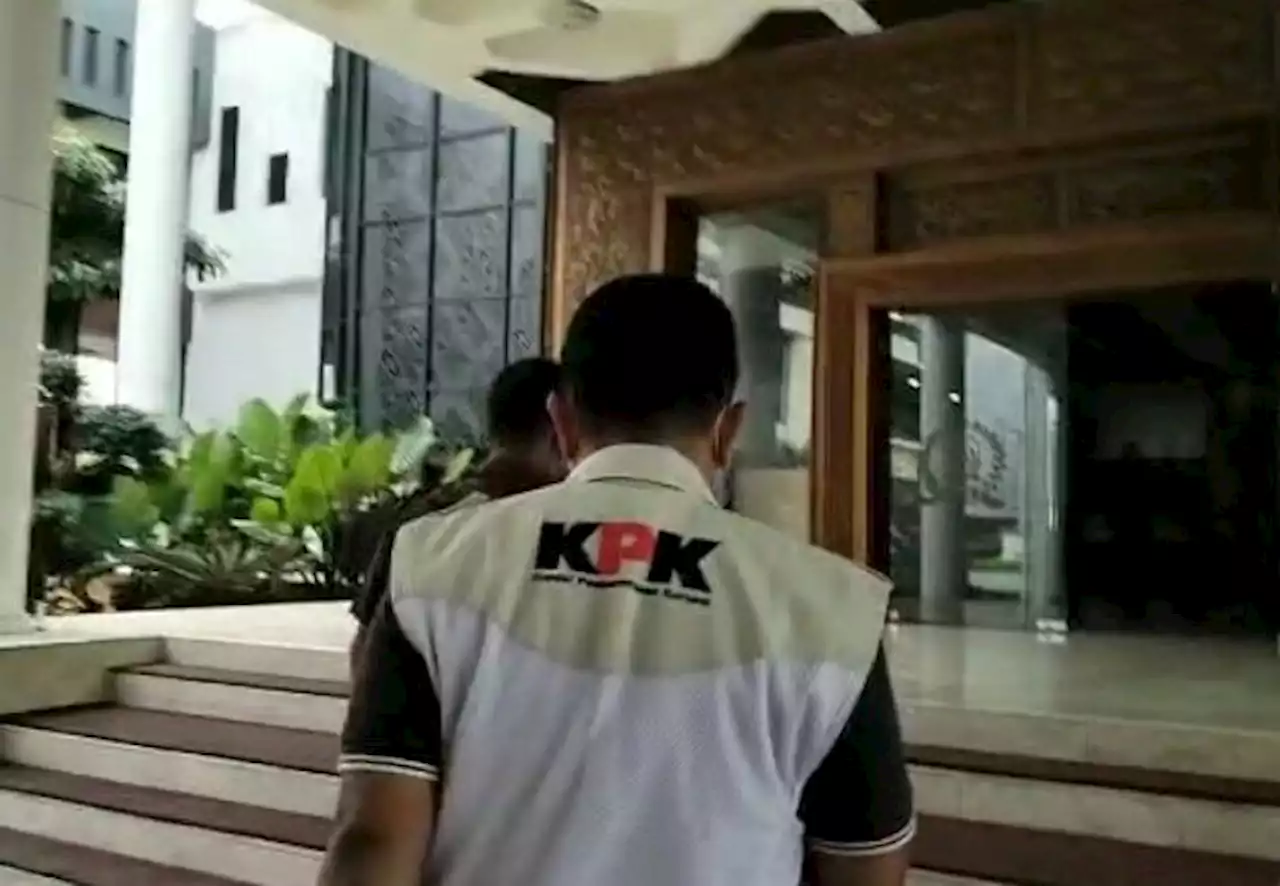 KPK Periksa Ruang Fraksi di Gedung DPRD Jatim