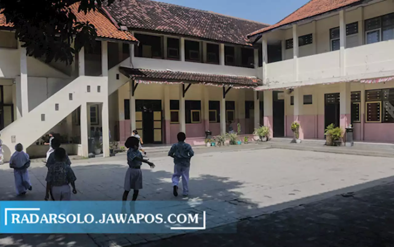 Proyek Sekolah Khusus Olahraga, Pembangunan Prioritas Fasilitas Indoor