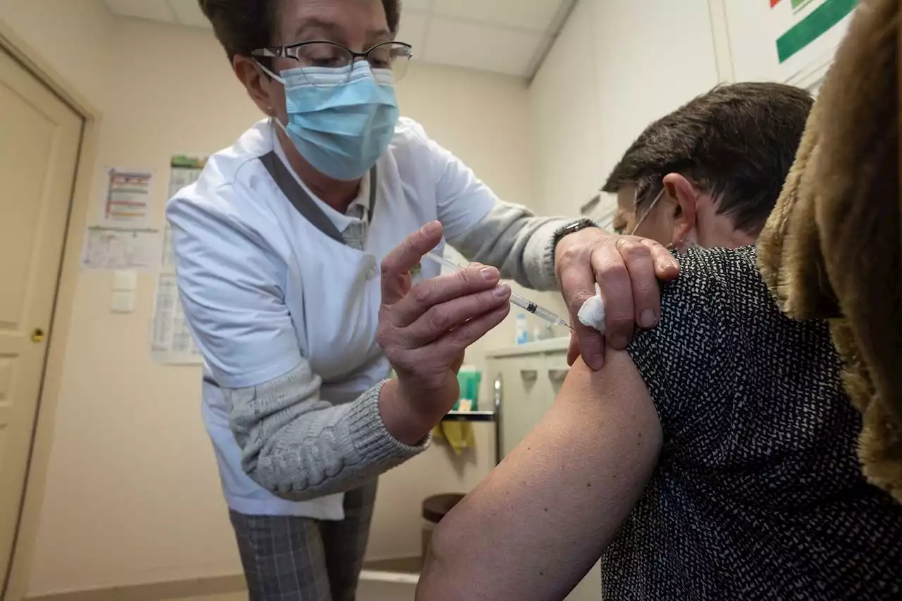 Triple épidémie : le Covars suggère un retour au port du masque, sans recommander son obligation