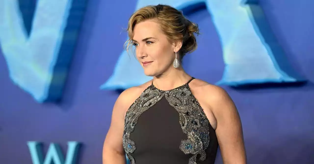 Kate Winslet jugée «trop grosse» pour tenir sur la planche avec Leonardo DiCaprio dans la scène de Titanic : «Ils étaient si méchants»