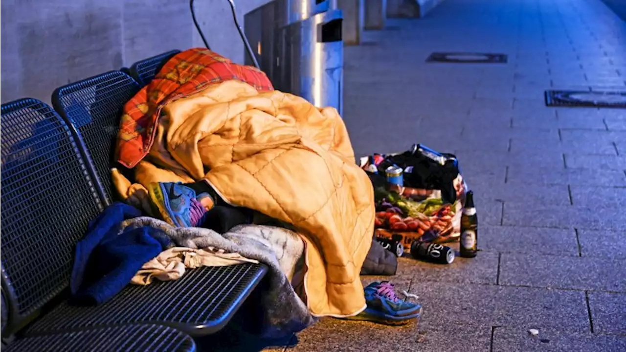 Reinickendorf stimmt für Obdachlose und gegen Armlehnen